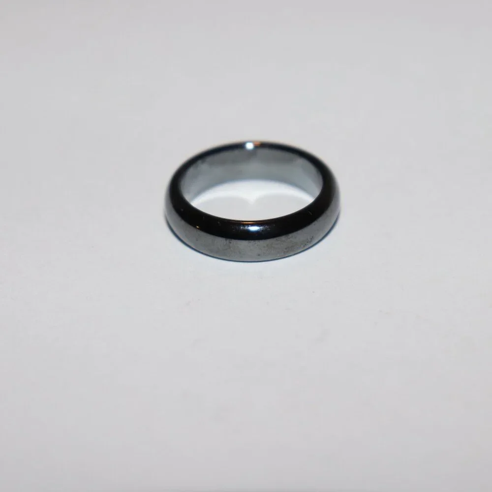 Natural Hematite Ring – Size 8.5 Cool Shine · Smooth Finish · Subtle Drama